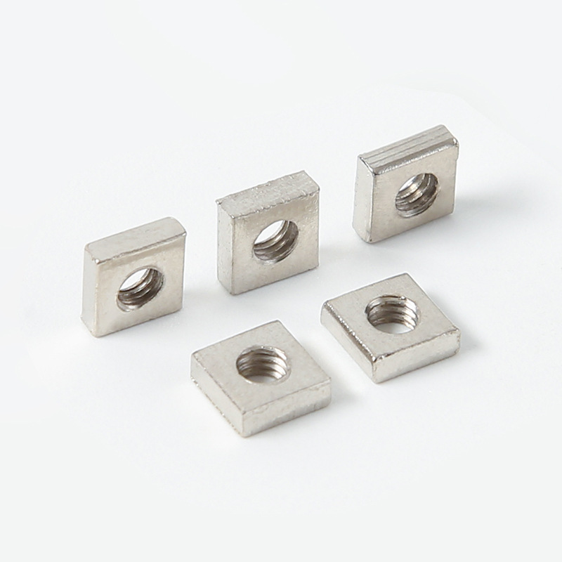 الجوز ذو الرأس المربع