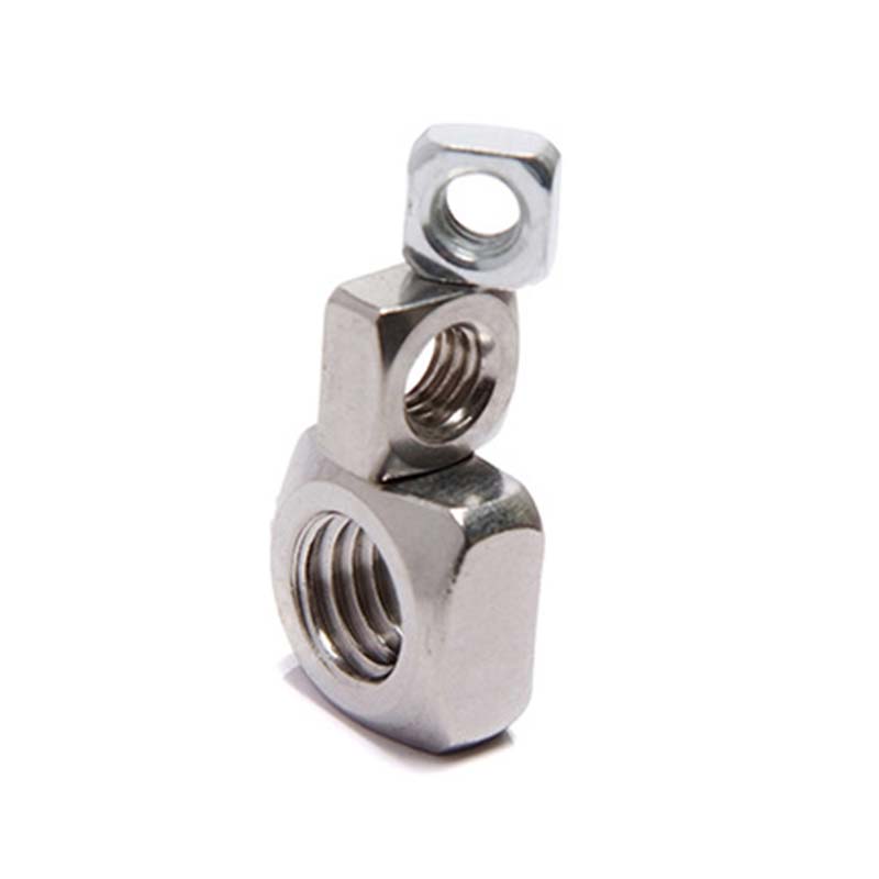 المكسرات المربعة على الحافة