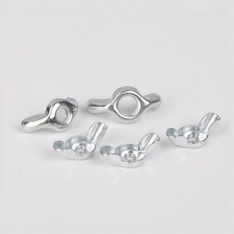 آذان مستديرة من صمولة الجناح